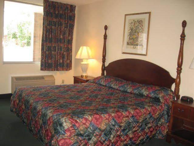 America'S Inn Williamsburg Extérieur photo